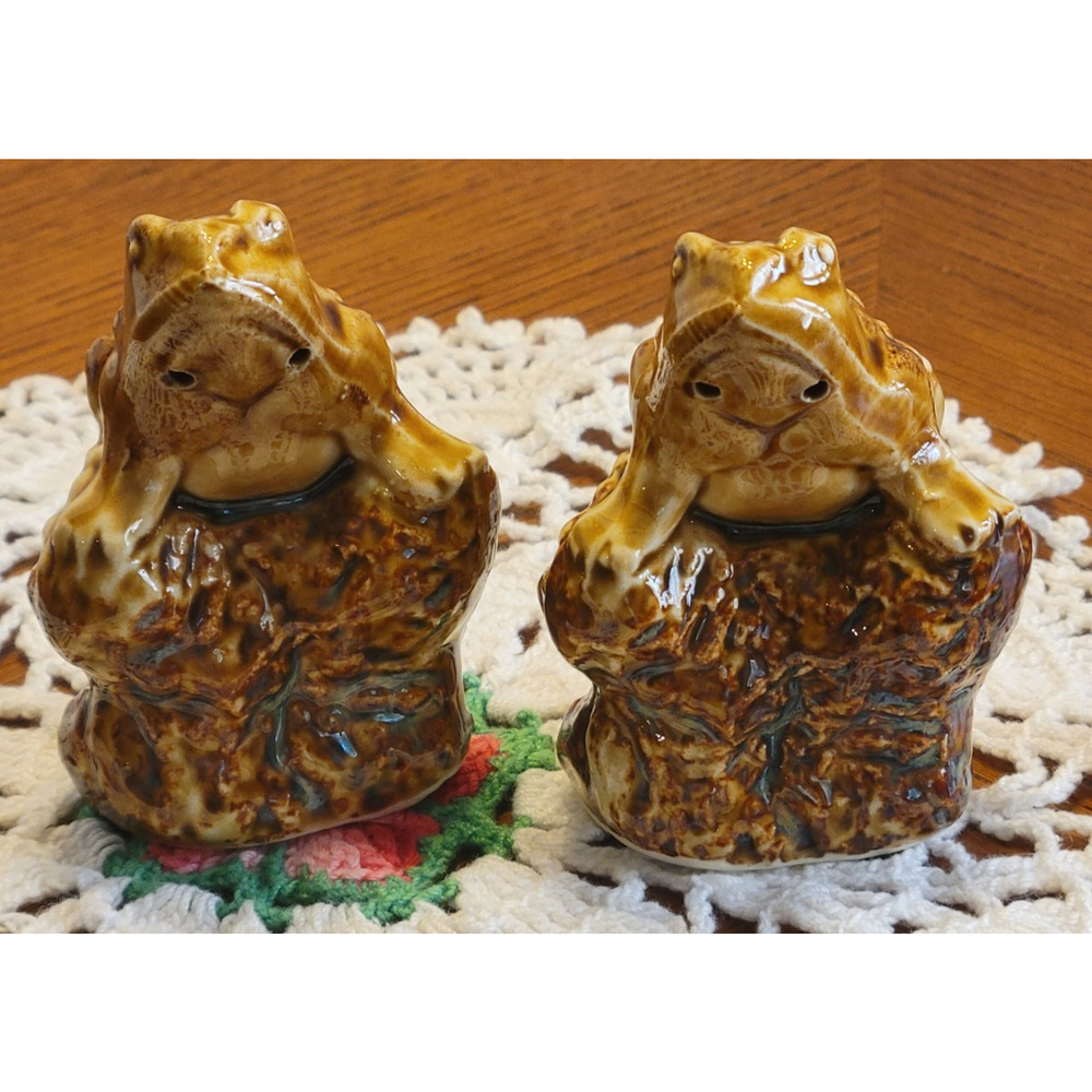 Vintage‎ Salt Pepper Lucky Frog Shakers Ceramic Made in Japan Decor Ornaments